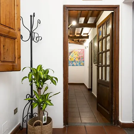 Bed & Breakfast Strange Uncle