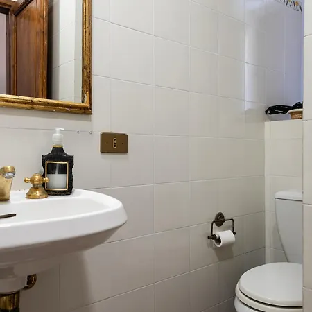 Bed & Breakfast Strange Uncle *