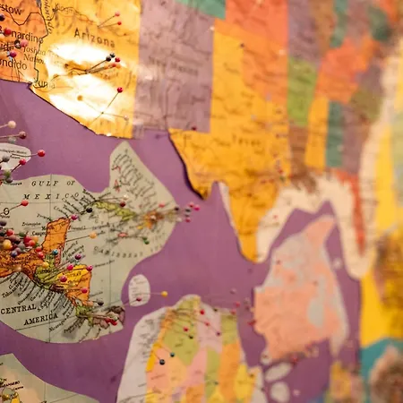 Strange Uncle Bed & Breakfast *