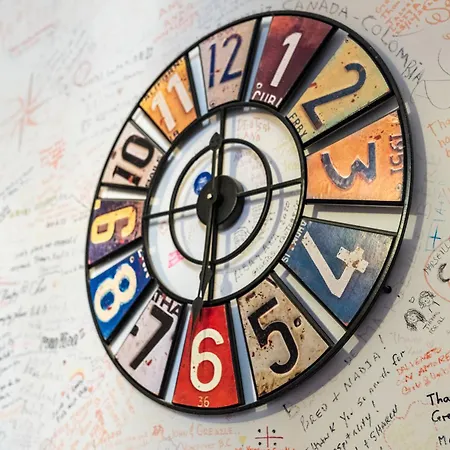 Strange Uncle Bed & Breakfast *