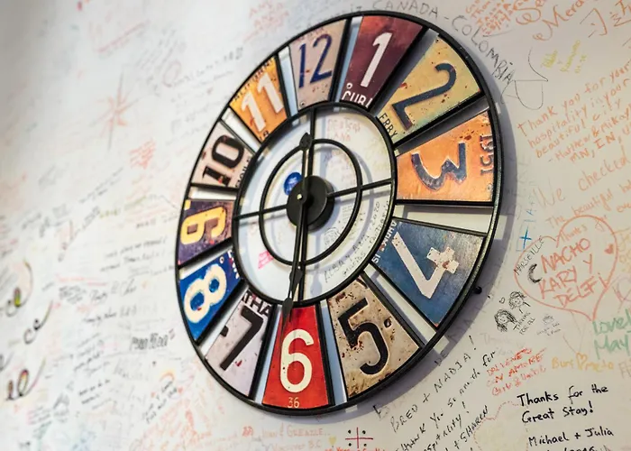 Strange Uncle Bed & Breakfast *