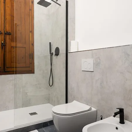 Strange Uncle Florença