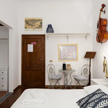 Alojamento de Acomodação e Pequeno-almoço Strange Uncle