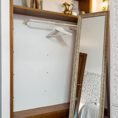 Strange Uncle * فلورنس