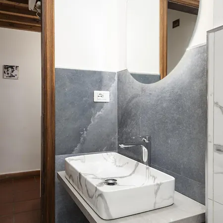 Strange Uncle Bed & Breakfast Florence
