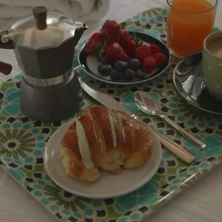 Strange Uncle فلورنس