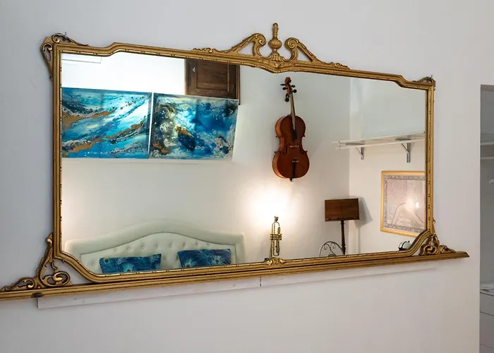 Strange Uncle Nocleg ze śniadaniem